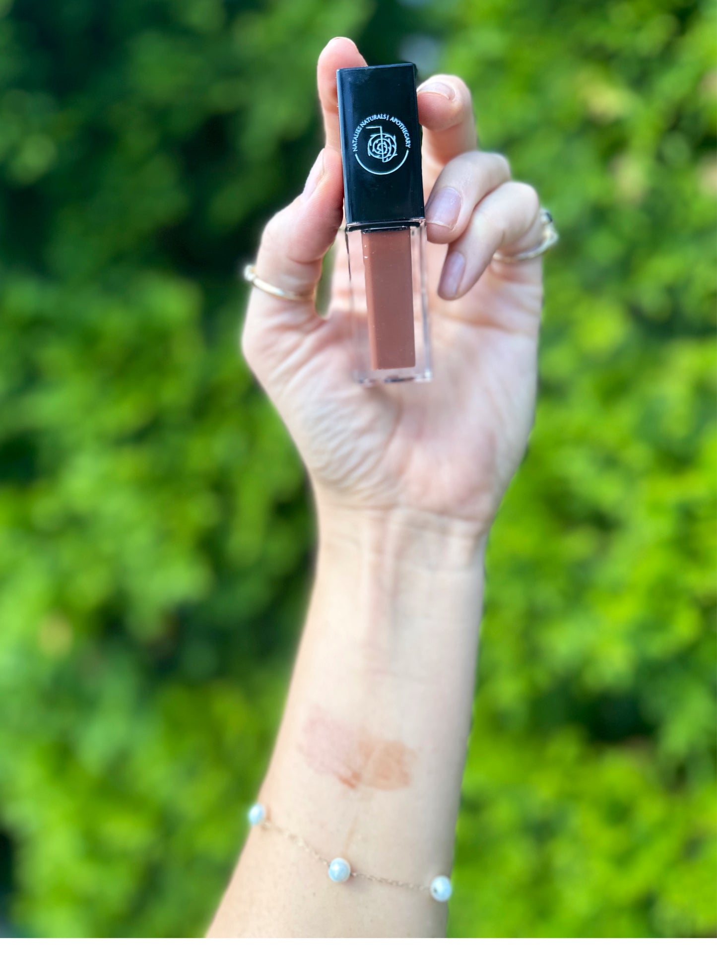Balmy Gloss-tinted lip oil